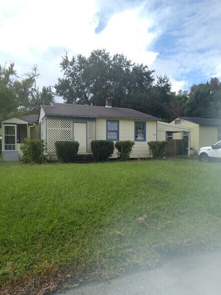 Building Photo - 2440 Ridgewood Rd