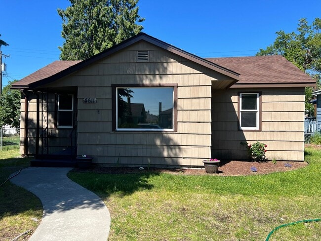 Building Photo - Adorable Shadle Bungalow - 2 Bed, 1 Bath +...