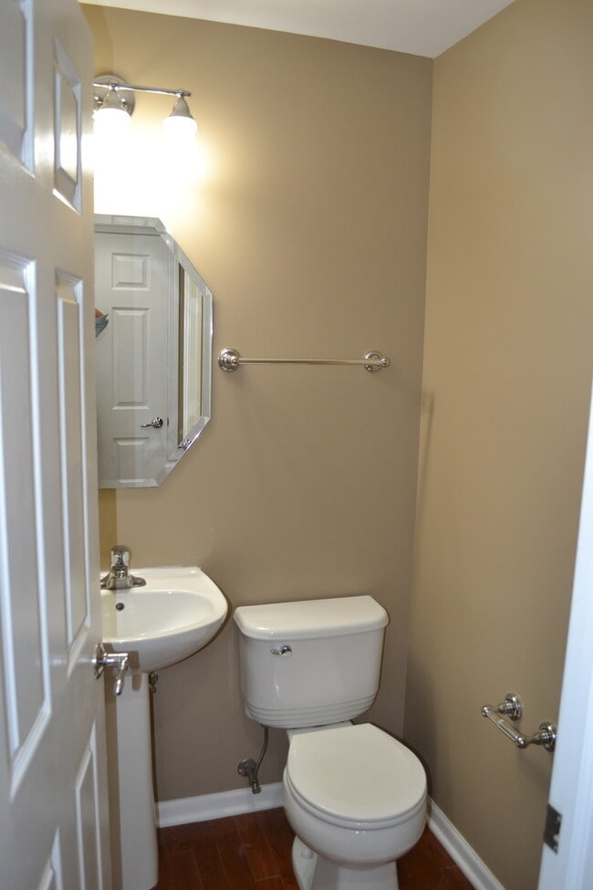 Building Photo - 406 Valentine Way