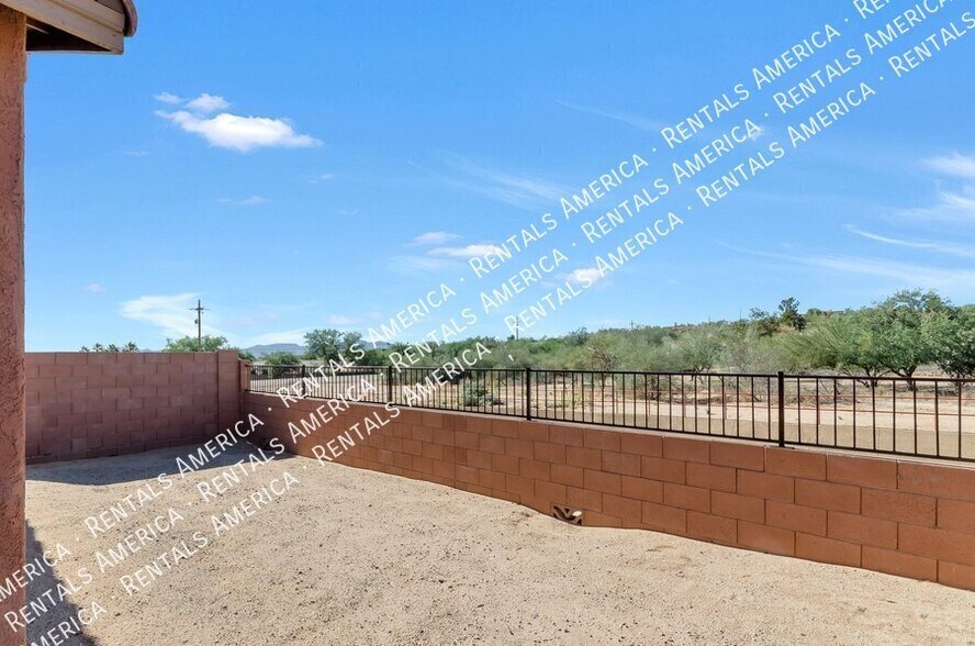 Building Photo - 9221 N Peridot Vis Ave