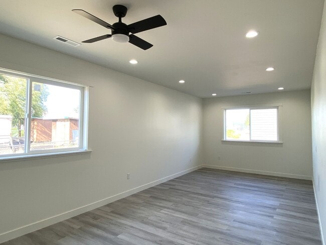 Building Photo - 502 Lolly Ln