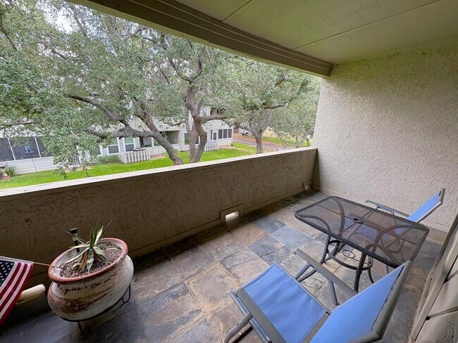 Building Photo - 604 Highcrest Dr