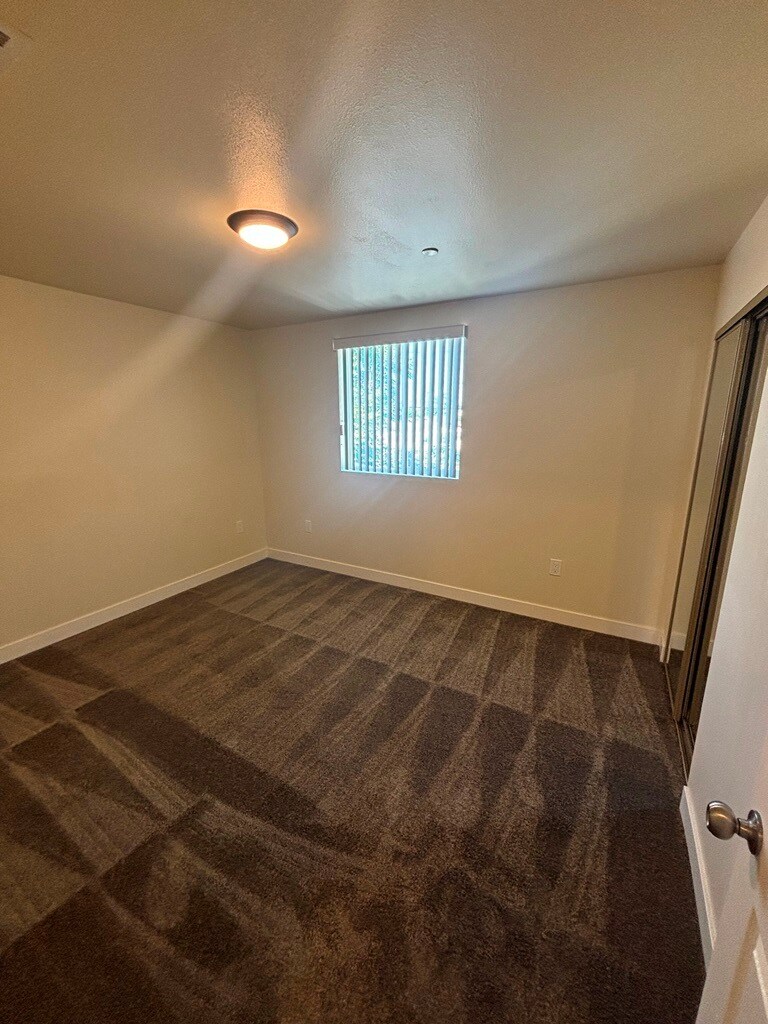 Building Photo - 407 E 70th St