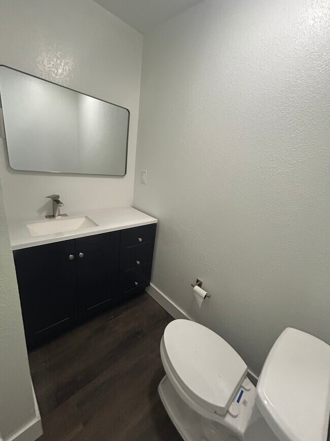 Building Photo - 413 E Kentucky Ave