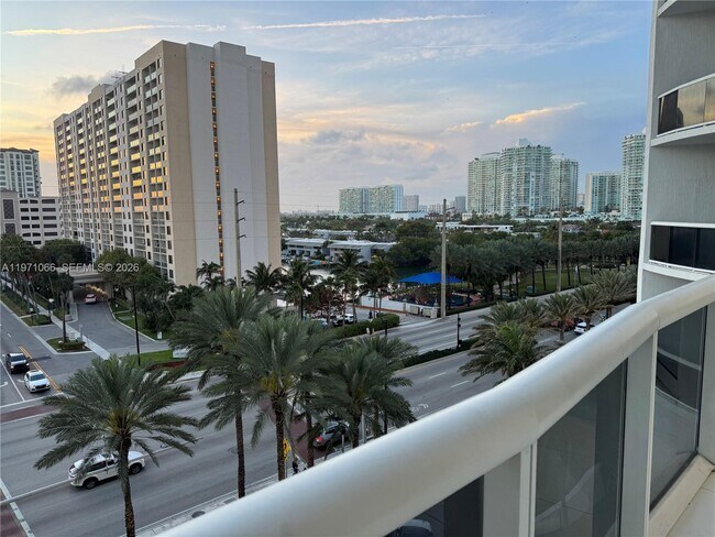 Building Photo - 15901 Collins Ave