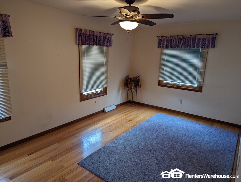 Building Photo - 8861 Greenhill Ln