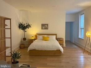 Building Photo - 114 S 58th St