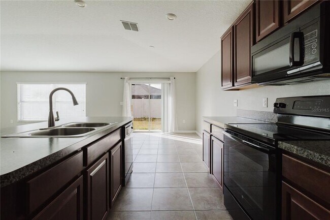 Building Photo - 304 Cascade Bend Dr