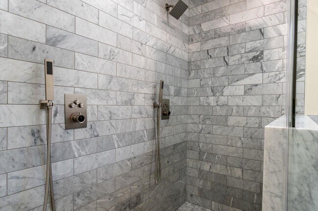 Building Photo - 2942 S Haven Dr