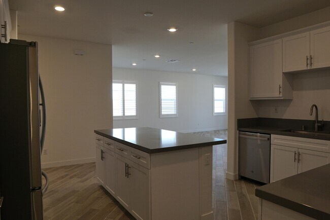 Building Photo - 73528 Cierra St