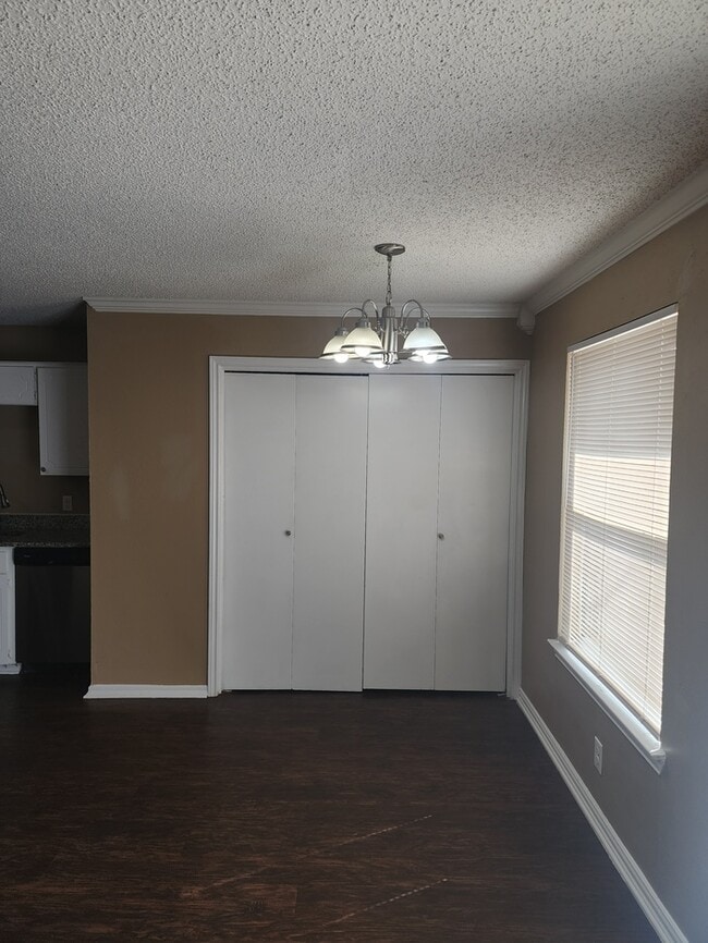 Building Photo - 5325 Weddington Ct