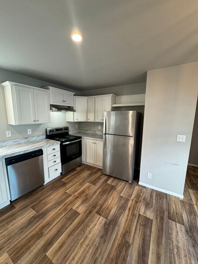 Building Photo - Move-In Special! 1/2 First Month Rent!! 2 bedroom, 2 Bath in the heart of town