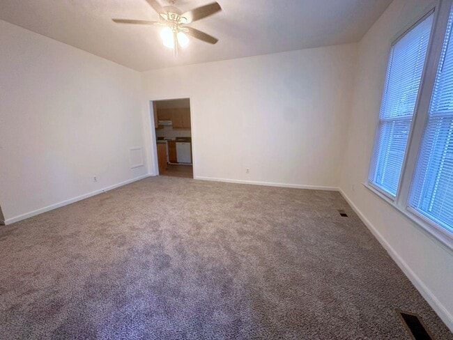 Building Photo - Bellevue - 2 Bedroom Apartment