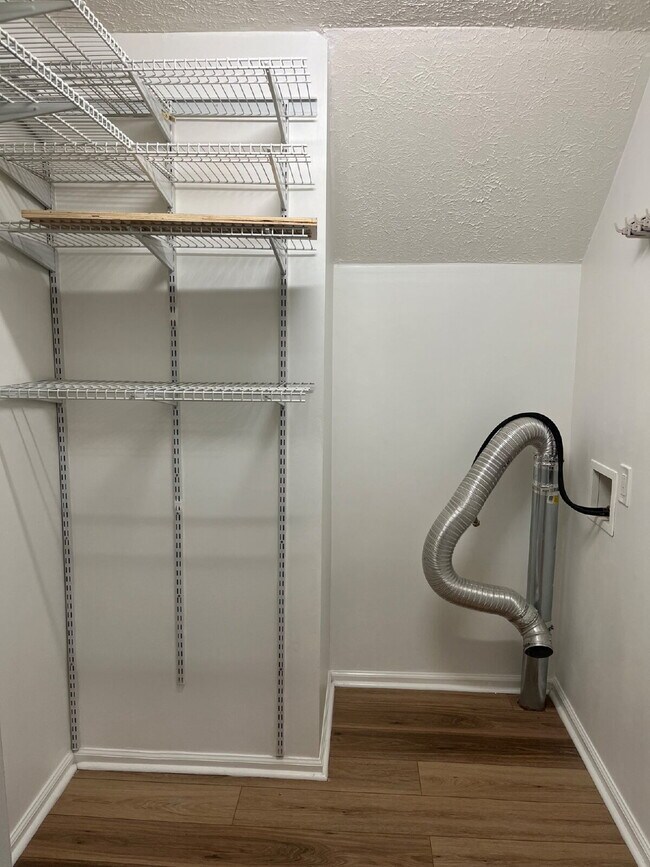 Building Photo - "Charming Franklin Retreat: 3-Bedroom Have...