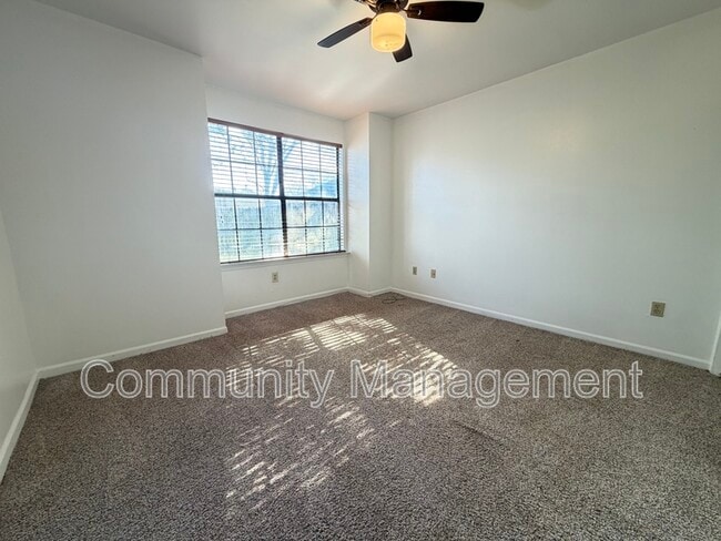 Building Photo - 533 Hadley Dr