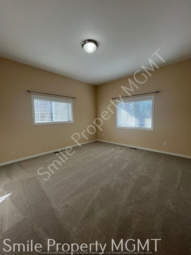 Building Photo - single house