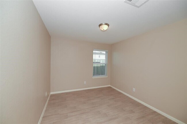 Building Photo - 1001 Strawberry Ridge Dr