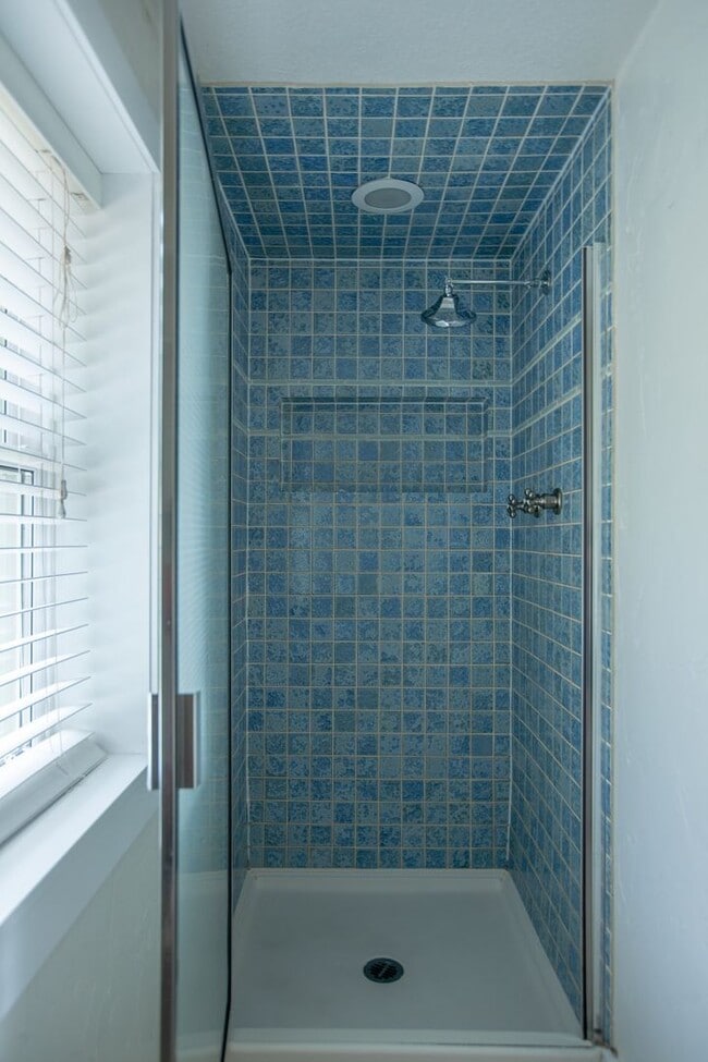 Building Photo - Charming 3 bedroom/2 bathroom Single Family Home!