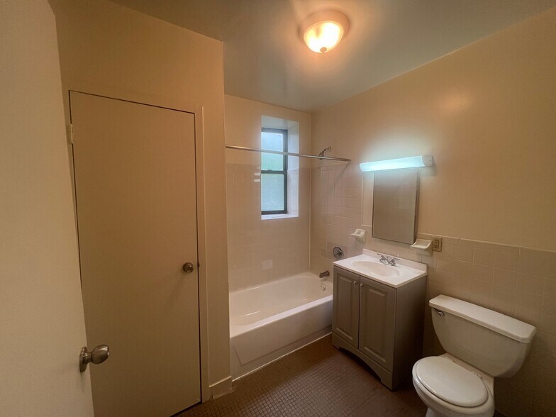 Building Photo - 1 Mapes Ave
