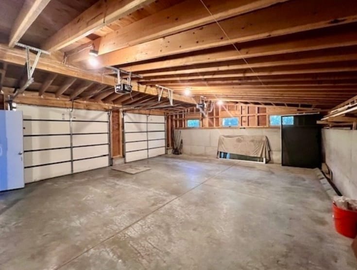 Building Photo - 12 White Pine Ln