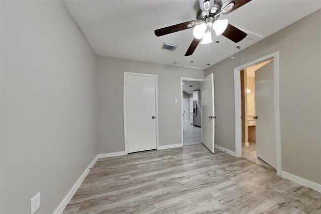 Building Photo - 10207 Horseshoe Bend Dr