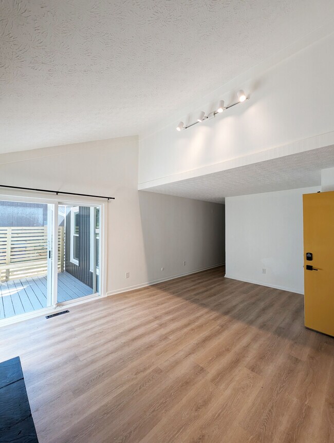 Building Photo - 6349 Dummerston Ct