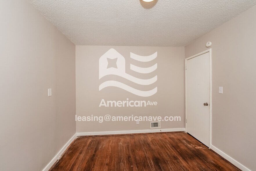 Building Photo - 8228 10th Ave S