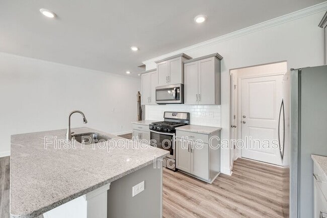 Building Photo - 642 Altamonte Dr