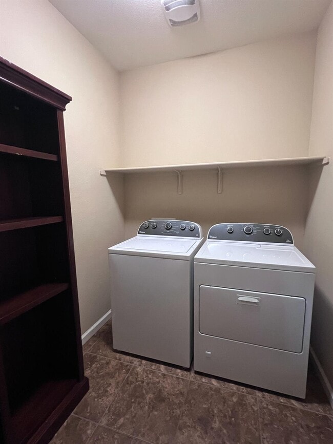 Building Photo - 2020 Makenna Dr