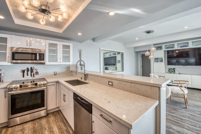 Building Photo - Get Ready for the Boat Parade! Gorgeous Home in Secured High-rise Building With Breathtaking Bay ...