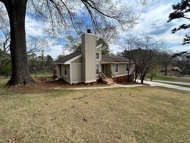 Building Photo - 29 Arrowhead Dr SE