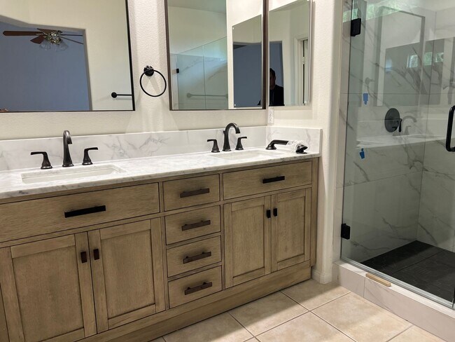 Building Photo - 3 Bedroom plus den in Goleta