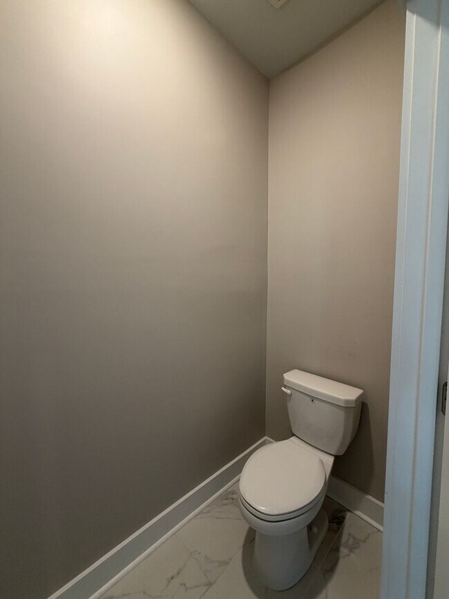 Building Photo - Midtown Townhouse