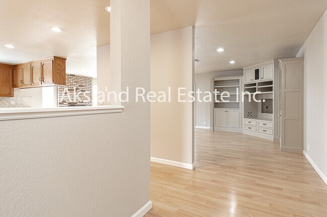 Building Photo - 697 Garden Gate Dr