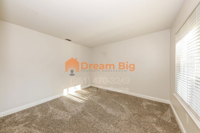 Building Photo - 2877 Sandberg St