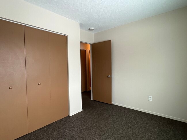 Building Photo - 611 E Burnsville Pkwy