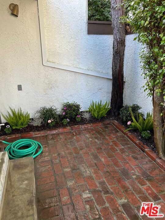 Building Photo - 1588 Palisades Dr