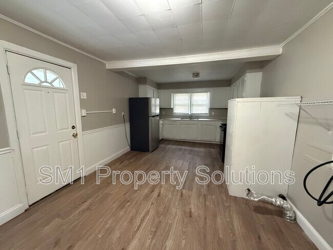 Building Photo - 1036 Nancy Ln SE