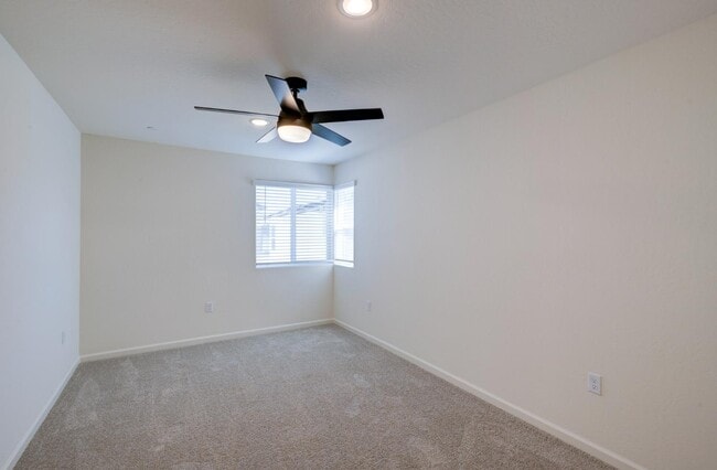 Building Photo - 1527 Foxhill Ln