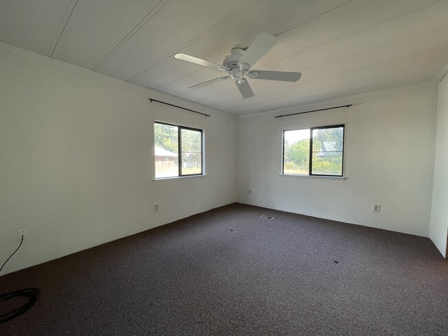 Building Photo - 9384 Lott Rd