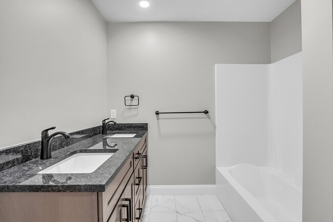 Building Photo - 88 Main St