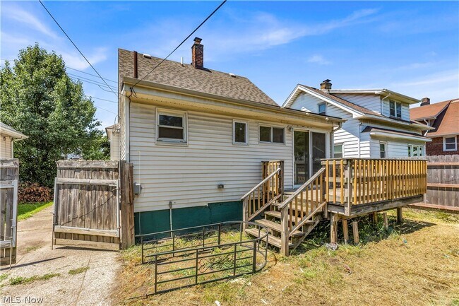 Building Photo - 1227 E 170th St