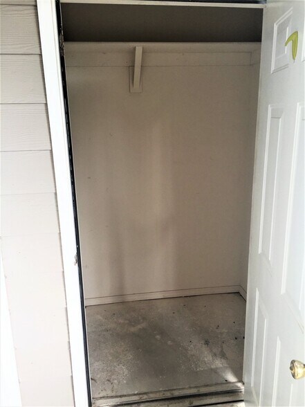 Building Photo - 1774 N Gregg Ave