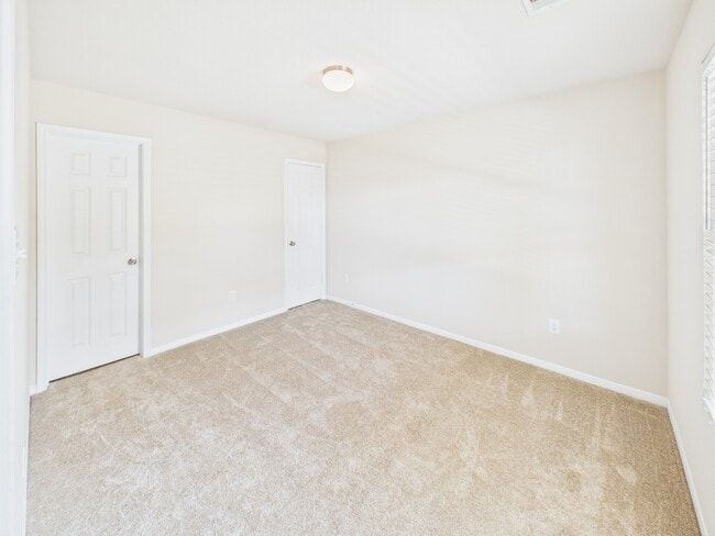 Building Photo - 3319 Apple Dale Dr