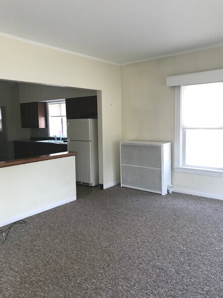 Building Photo - 39 Cook St