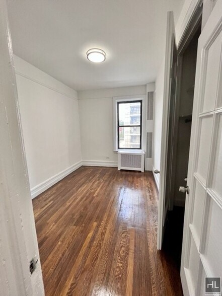 Building Photo - W 178 St