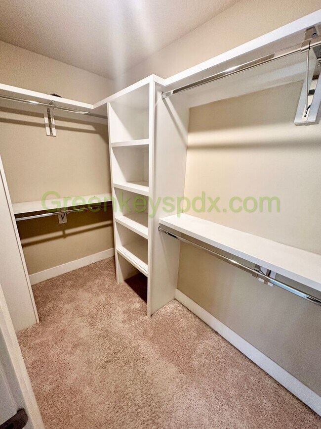 Building Photo - Gorgeous, Custom-designed 4-Bedroom Contemporary Townhouse on 3 Levels