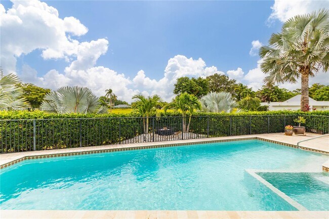 Building Photo - 4902 N Travelers Palm Ln