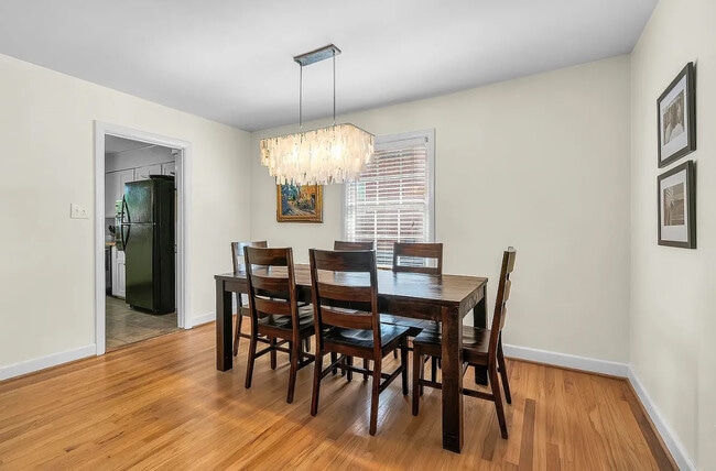 Building Photo - 244 Greengate Ln