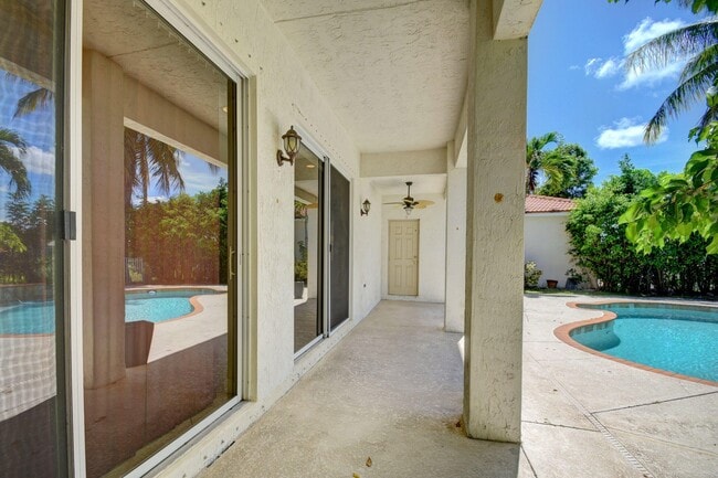 Building Photo - 10537 Galleria St